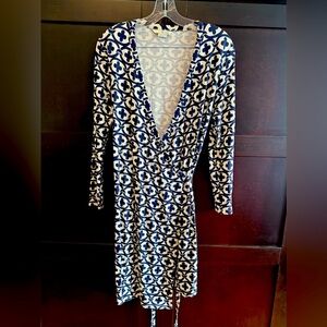 Boden 8P comfy navy and white wrap dress